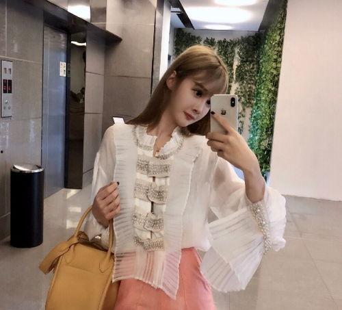 女主播 超越小桃红,女主播的璀璨星途